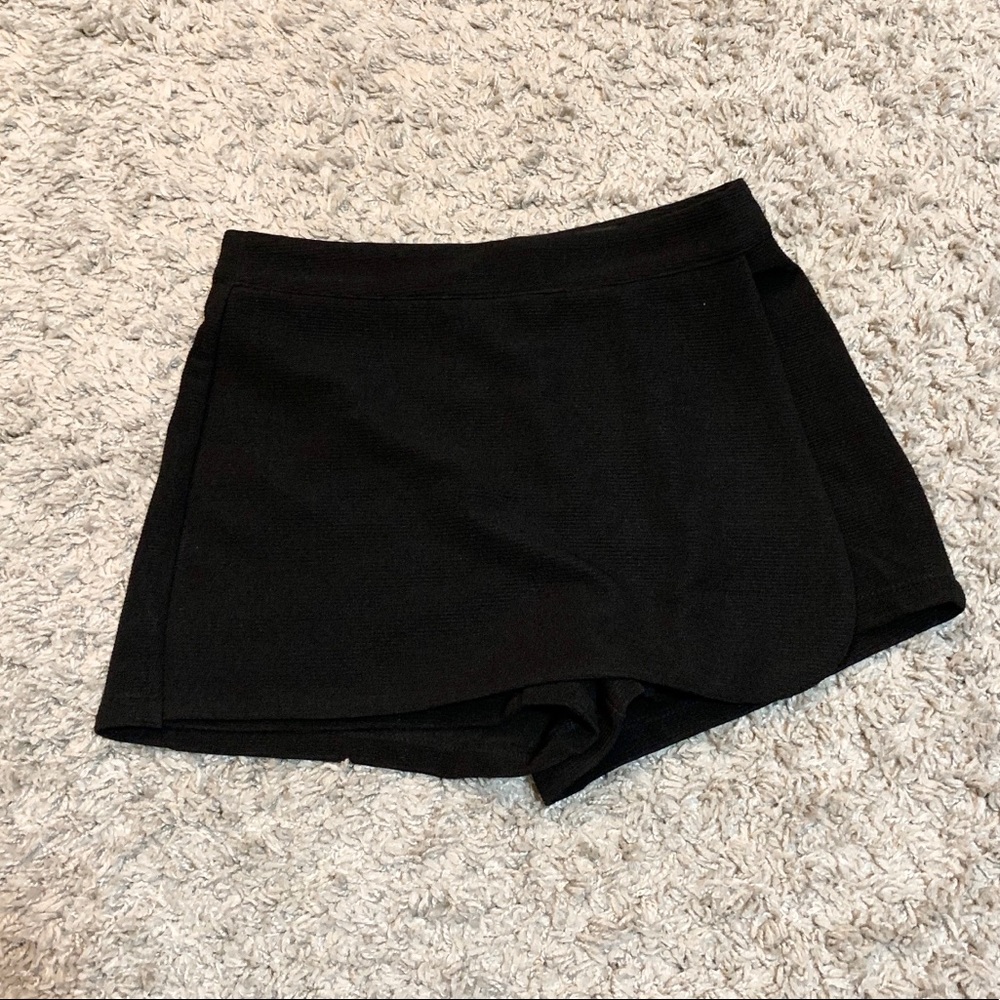 Black skort